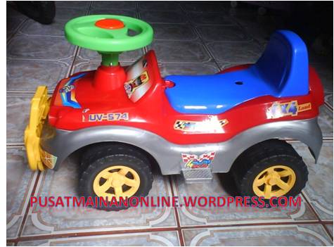 Gambar Anak Naik Mobil Mobilan - Rommy Car